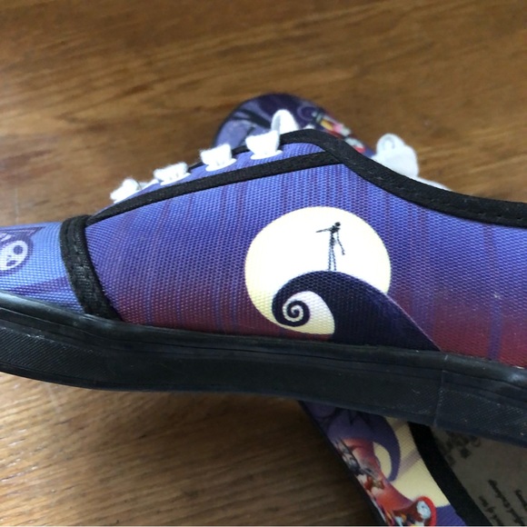Disney Nightmare Before Christmas Women’s Sneaker by Bradford Exchange Size 6 - Picture 6 of 11